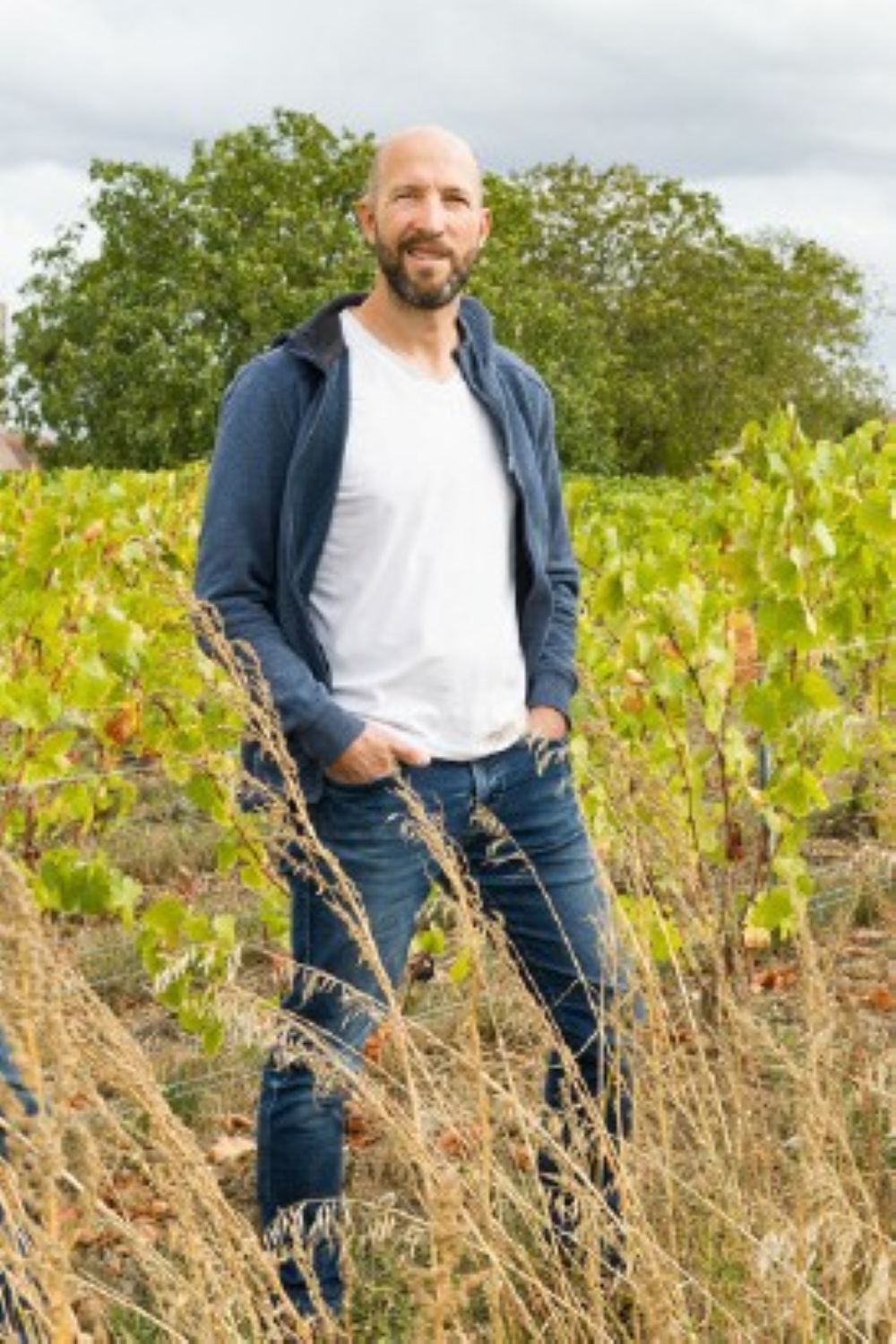 Florent Collet er champagneproducent og står på champagnemark